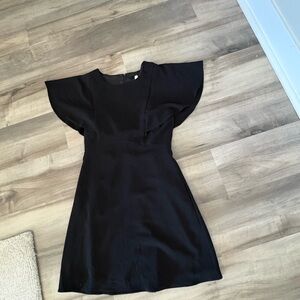 BLACK FLUTTER SLEEVE KENSIE MINI DRESS